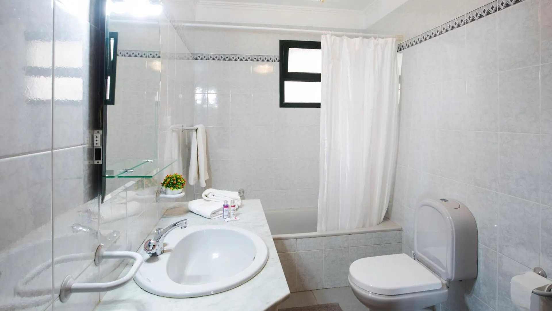 Vakantiehuis Charming Apartments In Funchal - Sao Goncalo
